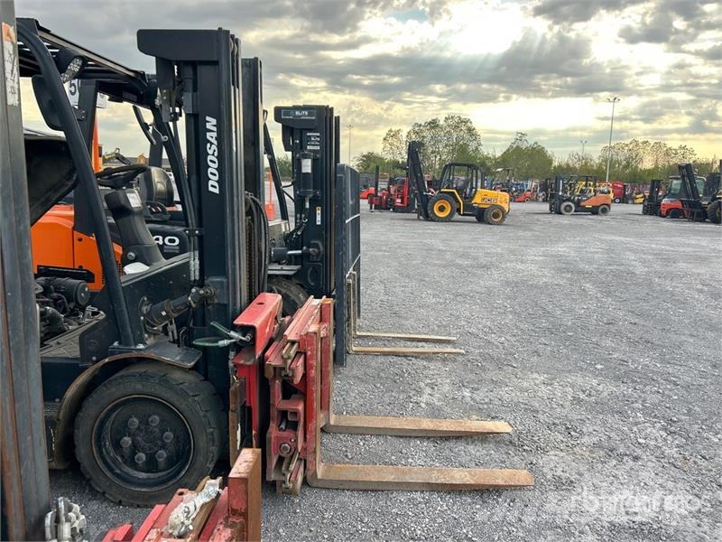 Doosan D30S7 Pneumatic Tire Forklift Gaffeltrucker - Annet