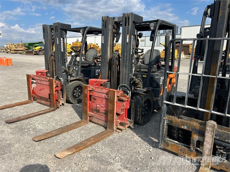 Doosan D30S7 Pneumatic Tire Forklift Gaffeltrucker - Annet