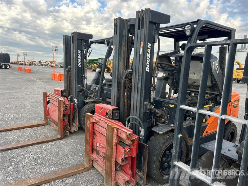 Doosan D30S7 Pneumatic Tire Forklift Gaffeltrucker - Annet