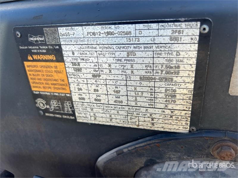 Doosan D45S-7 9100 lb Pneumatic Tire Forklift Viličari - ostalo