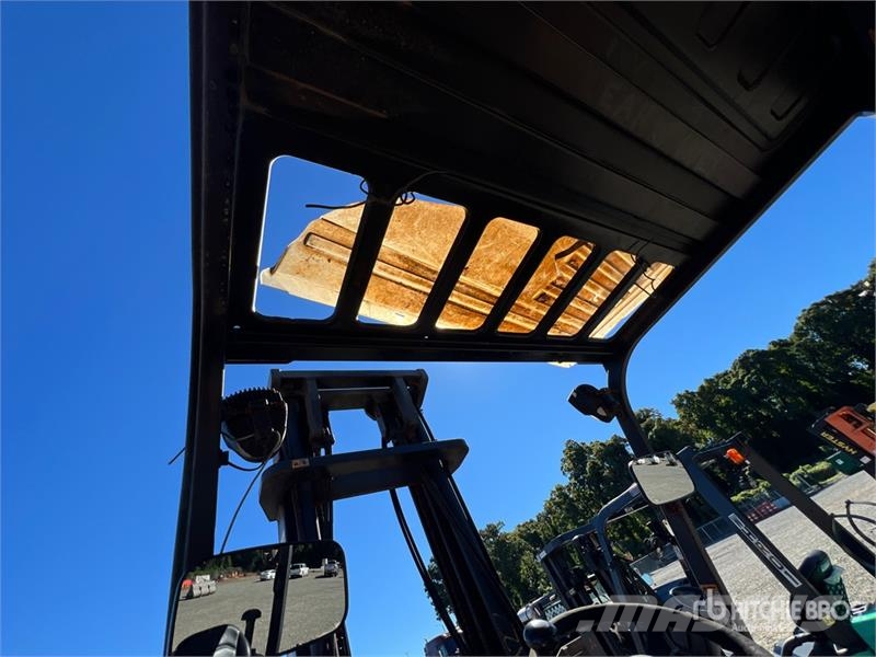 Doosan D45S-7 9100 lb Pneumatic Tire Forklift Viličari - ostalo
