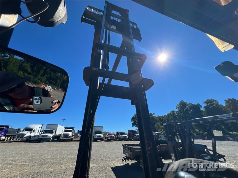 Doosan D45S-7 9100 lb Pneumatic Tire Forklift Viličari - ostalo