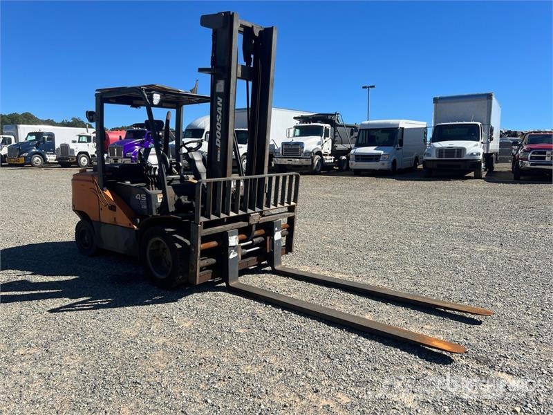 Doosan D45S-7 Cushion Tire Forklift 그 외 지게차