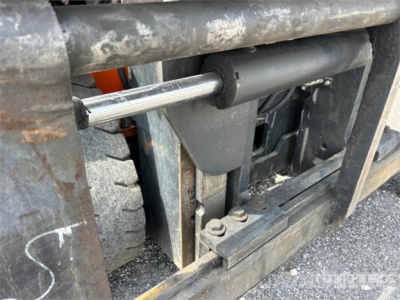 Doosan D70S-7 13500 lb Pneumatic Tire Forklift 그 외 지게차