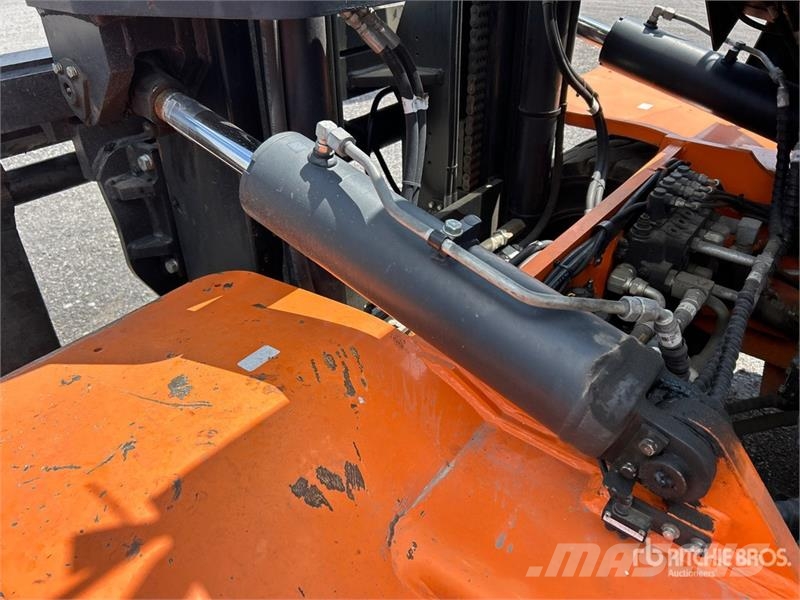 Doosan D70S-7 13500 lb Pneumatic Tire Forklift 그 외 지게차