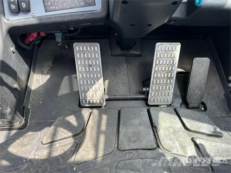 Doosan D70S-7 13500 lb Pneumatic Tire Forklift 그 외 지게차