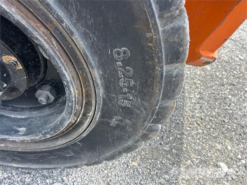 Doosan D70S-7 13500 lb Pneumatic Tire Forklift 그 외 지게차