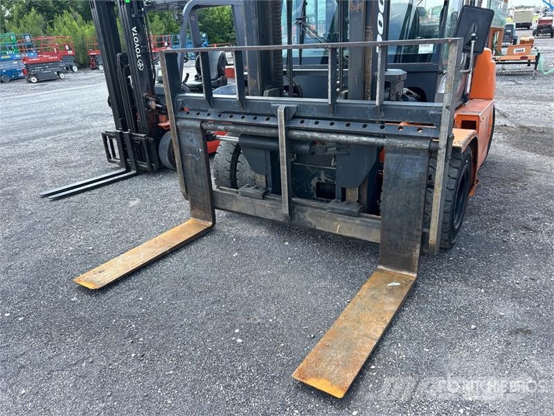 Doosan D70S-7 13500 lb Pneumatic Tire Forklift 그 외 지게차