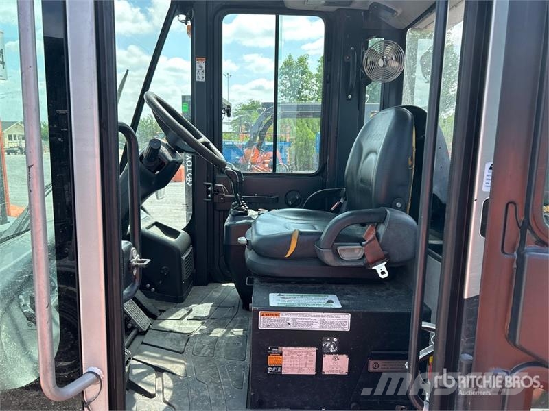 Doosan D70S-7 13500 lb Pneumatic Tire Forklift 그 외 지게차