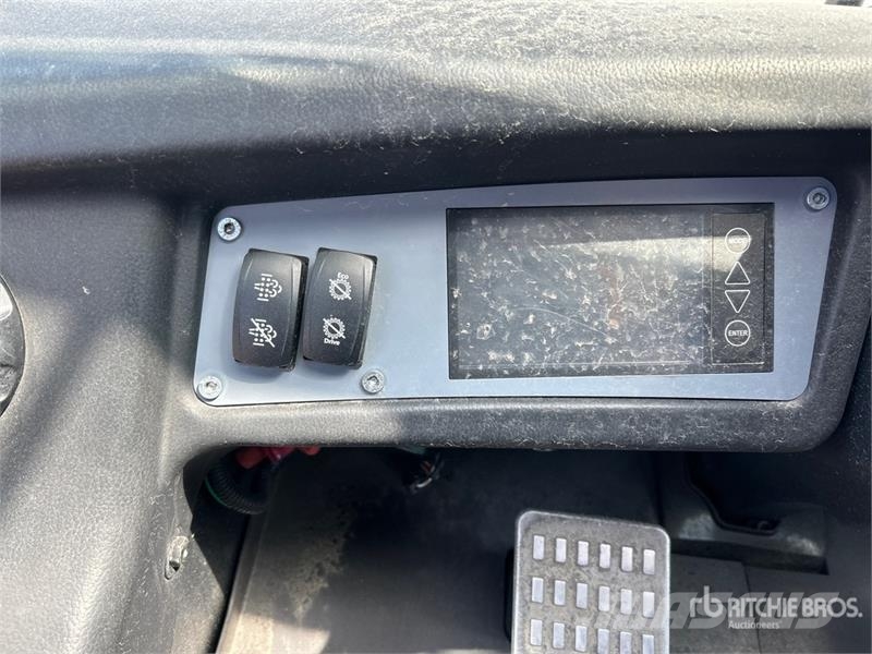 Doosan D70S-7 13500 lb Pneumatic Tire Forklift 그 외 지게차