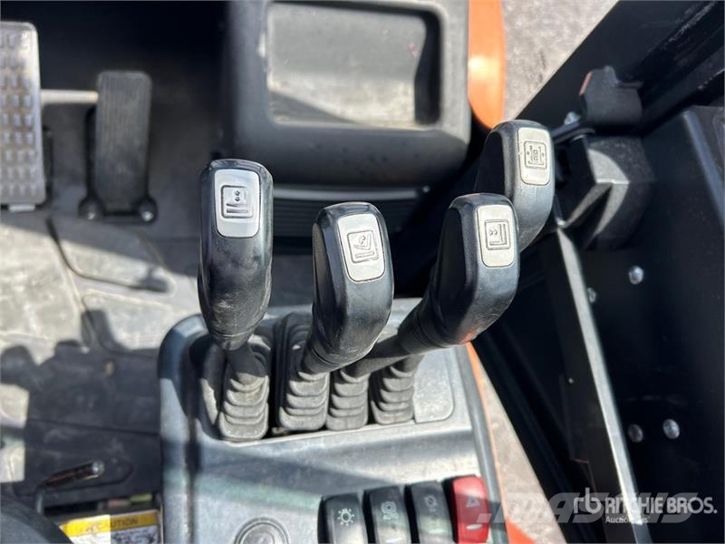 Doosan D70S-7 13500 lb Pneumatic Tire Forklift 그 외 지게차