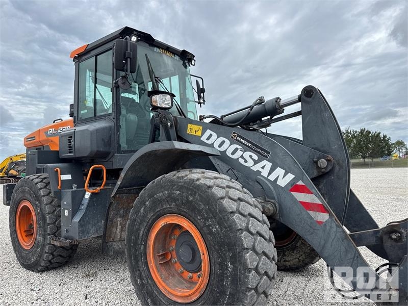 Doosan DL220-7 Wheel Loader Gumikerekes homlokrakodók