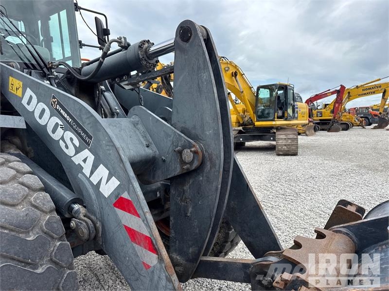 Doosan DL220-7 Wheel Loader Gumikerekes homlokrakodók