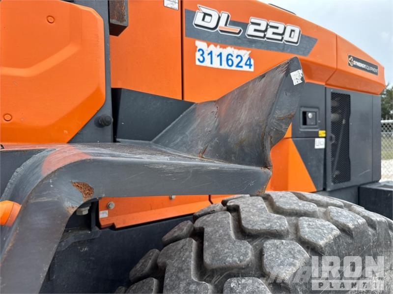 Doosan DL220-7 Wheel Loader Gumikerekes homlokrakodók