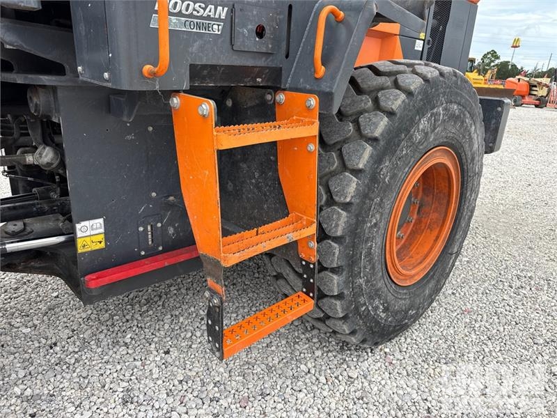 Doosan DL220-7 Wheel Loader Gumikerekes homlokrakodók