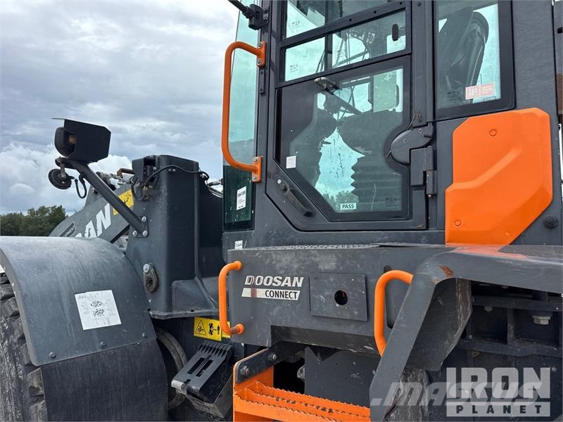 Doosan DL220-7 Wheel Loader Gumikerekes homlokrakodók