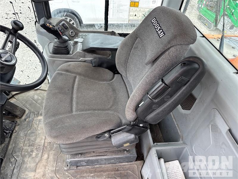 Doosan DL220-7 Wheel Loader Gumikerekes homlokrakodók