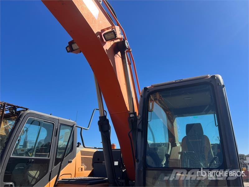 Doosan DX140LC Tracked Excavator Bageri guseničari