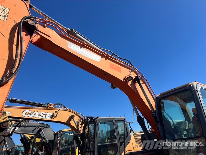 Doosan DX140LC Tracked Excavator Bageri guseničari