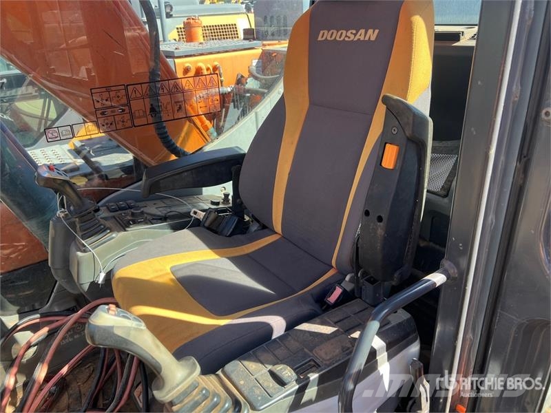 Doosan DX140LC Tracked Excavator Bageri guseničari