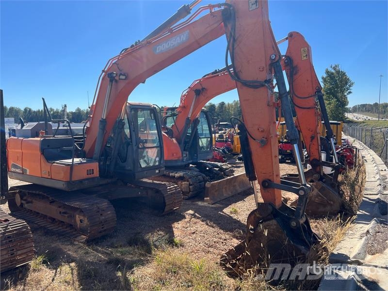 Doosan DX140LC Tracked Excavator Bageri guseničari