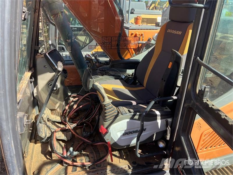 Doosan DX140LC Tracked Excavator Bageri guseničari
