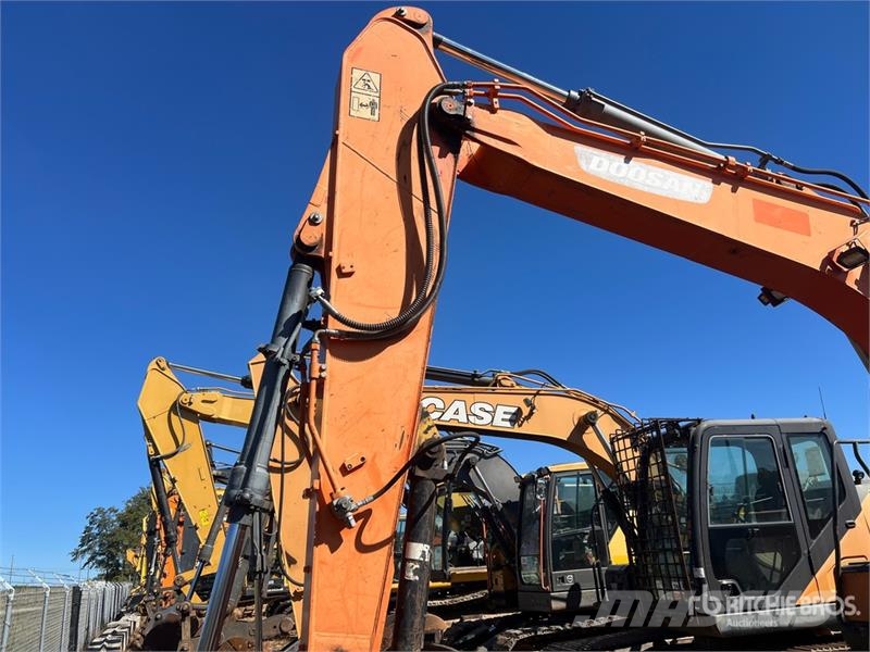 Doosan DX140LC Tracked Excavator Bageri guseničari