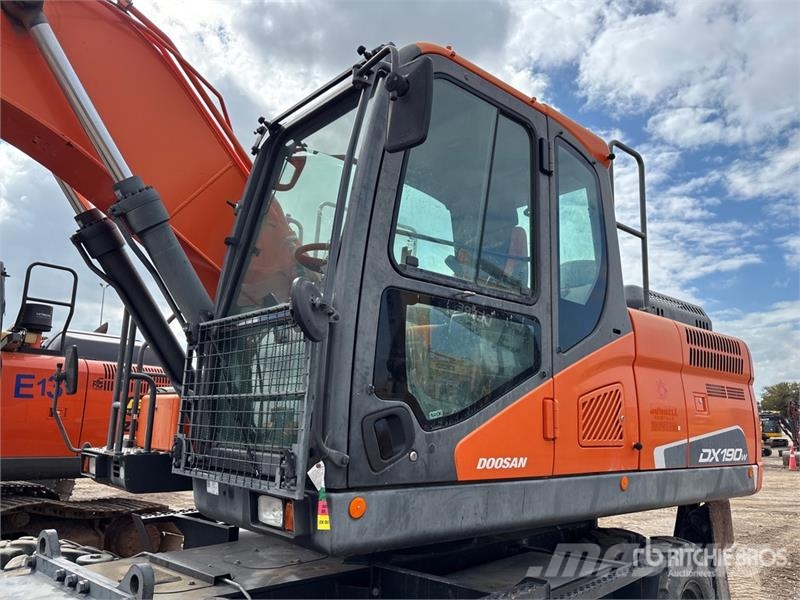 Doosan DX190W-5 Wheel Excavator حفارات بعجل