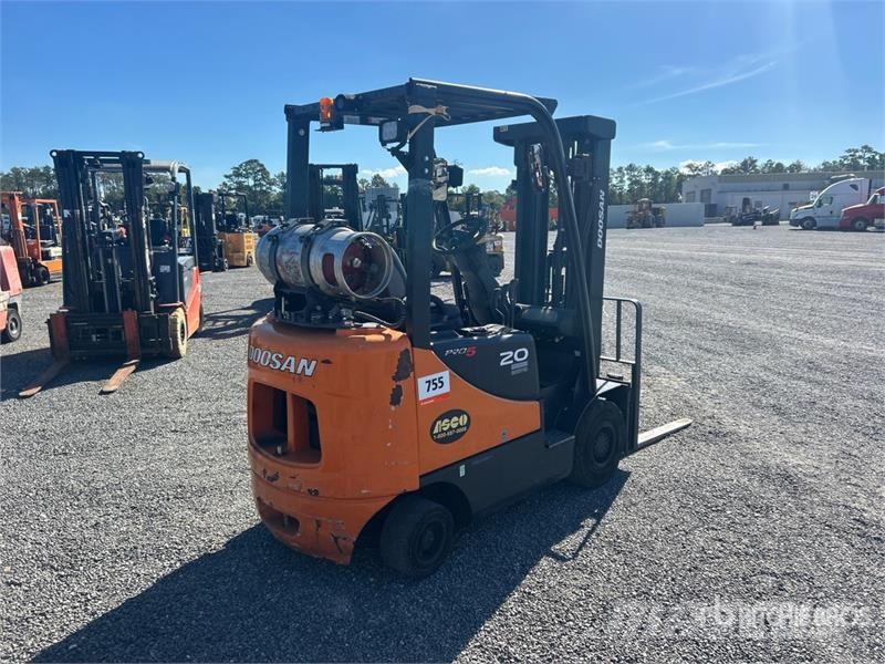 Doosan G20SC-5 3250 lb Pneumatic Tire Forklift Інше