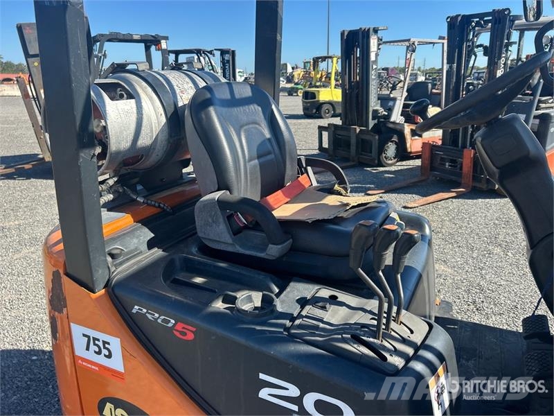 Doosan G20SC-5 3250 lb Pneumatic Tire Forklift Інше