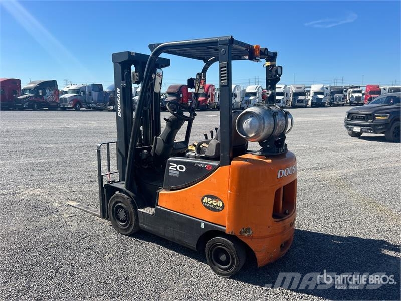 Doosan G20SC-5 3250 lb Pneumatic Tire Forklift Інше