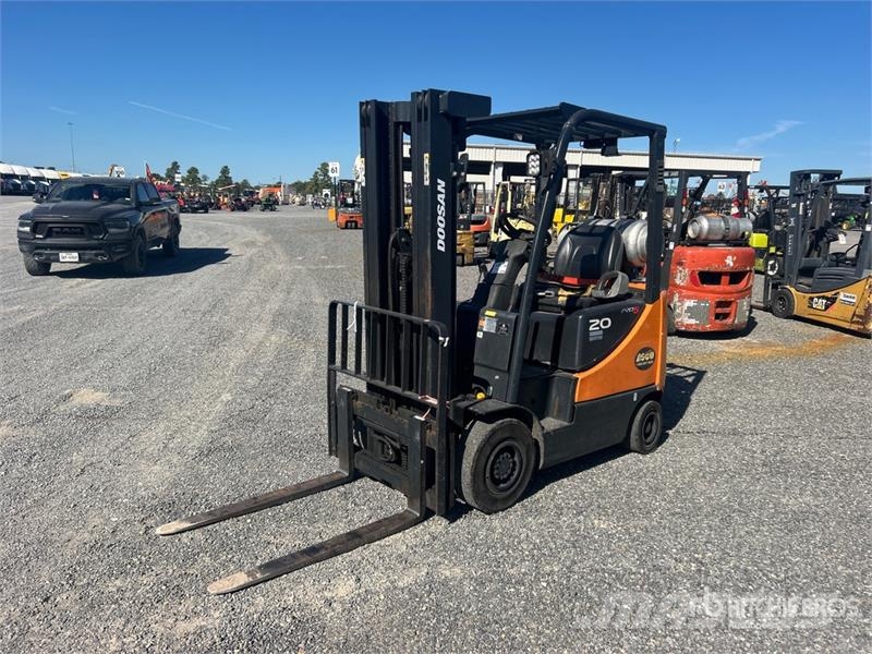 Doosan G20SC-5 3250 lb Pneumatic Tire Forklift Інше