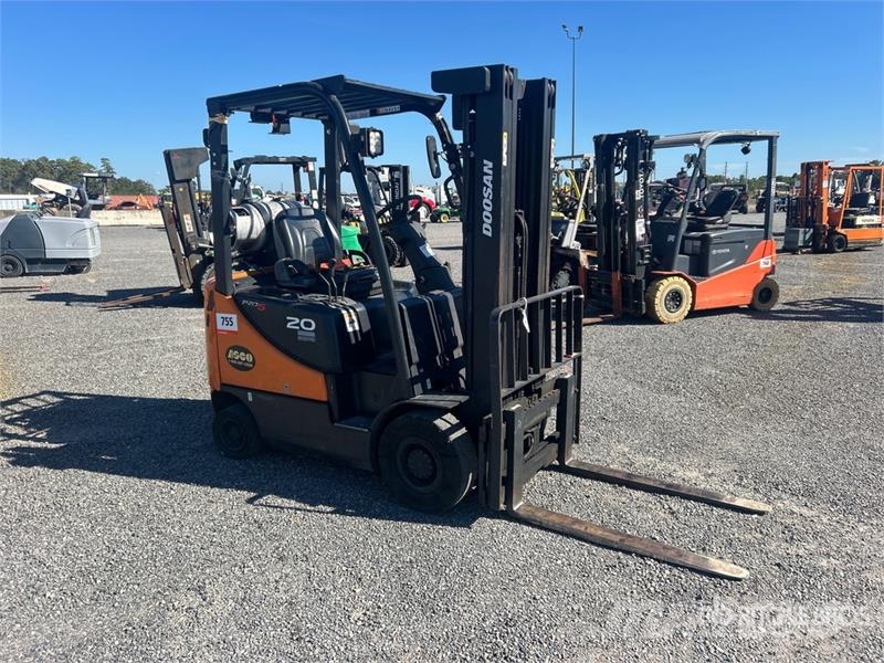 Doosan G20SC-5 3250 lb Pneumatic Tire Forklift Інше