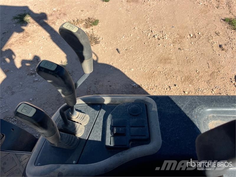 Doosan G25 4600 lb Pneumatic Tire Forklift Інше