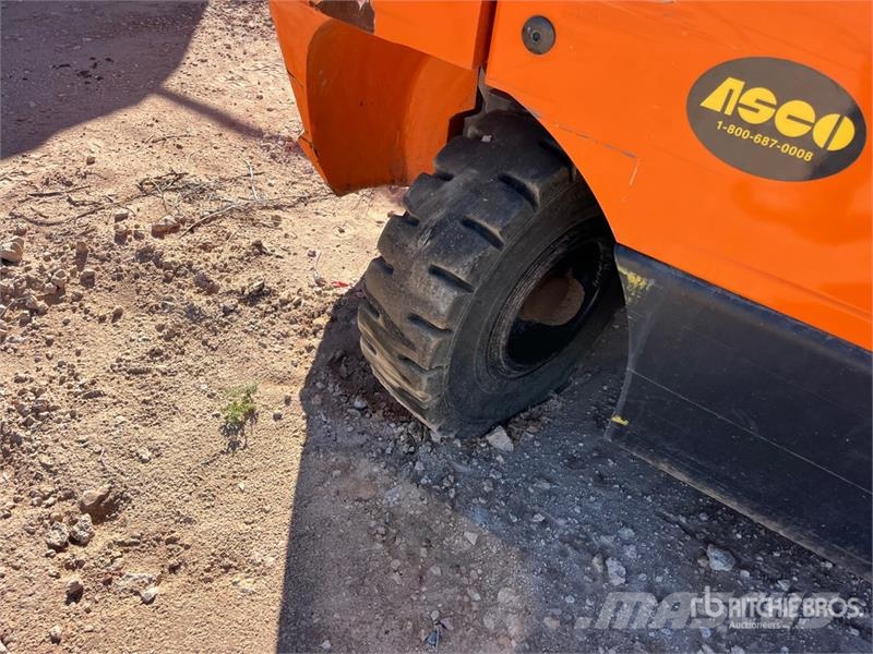 Doosan G25 4600 lb Pneumatic Tire Forklift Інше