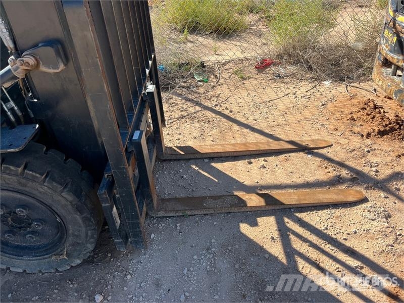 Doosan G25 4600 lb Pneumatic Tire Forklift Інше