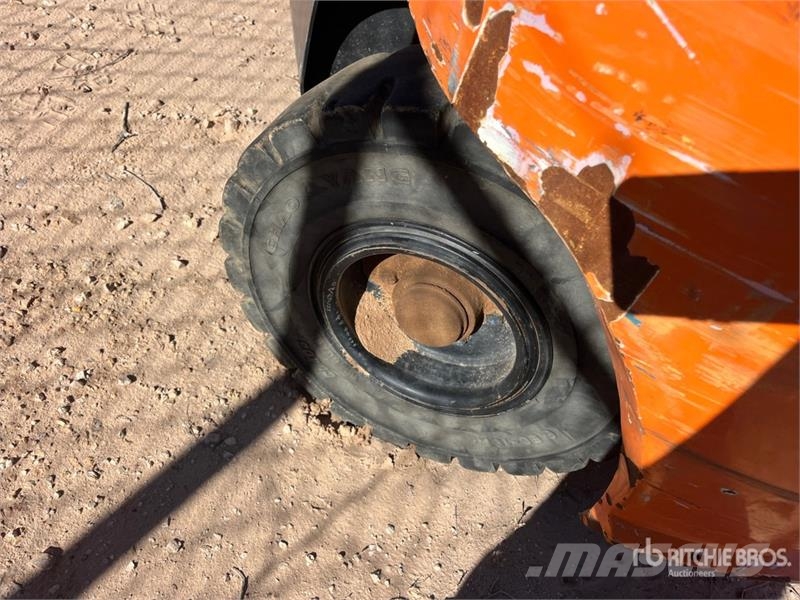 Doosan G25 4600 lb Pneumatic Tire Forklift Інше