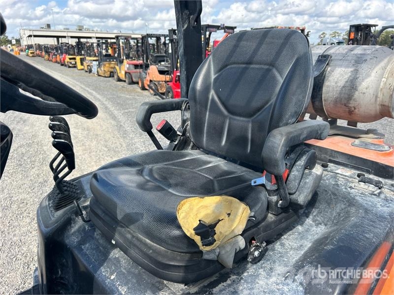 Doosan G25E-7 3850 lb Pneumatic Tire Forklift Autokrāvēji - citi