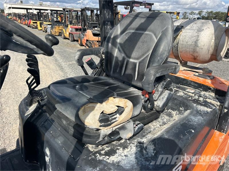 Doosan G25E-7 3850 lb Pneumatic Tire Forklift 그 외 지게차