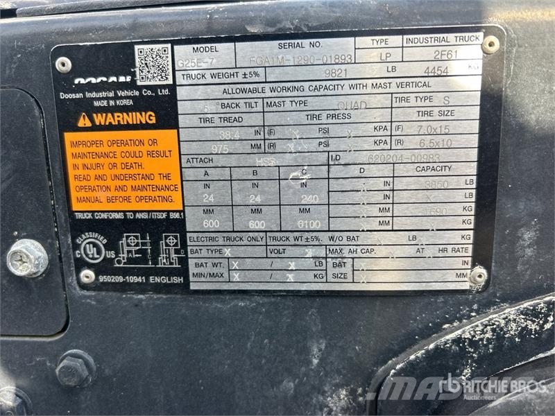 Doosan G25E-7 3850 lb Pneumatic Tire Forklift 그 외 지게차