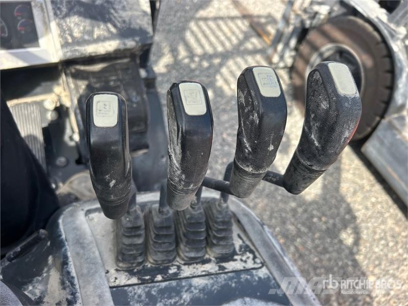 Doosan G25E-7 3850 lb Pneumatic Tire Forklift 그 외 지게차