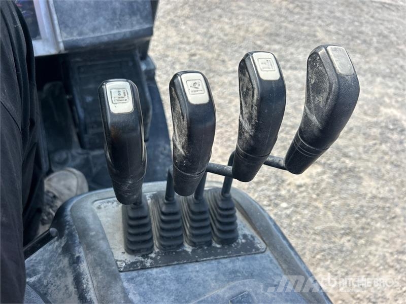 Doosan G25E-7 3850 lb Pneumatic Tire Forklift Autokrāvēji - citi