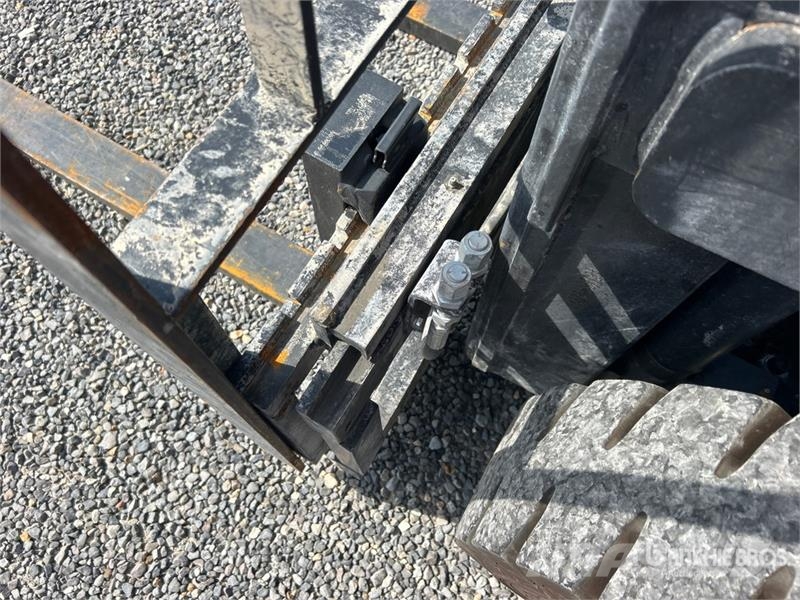 Doosan G25E-7 3850 lb Pneumatic Tire Forklift Autokrāvēji - citi