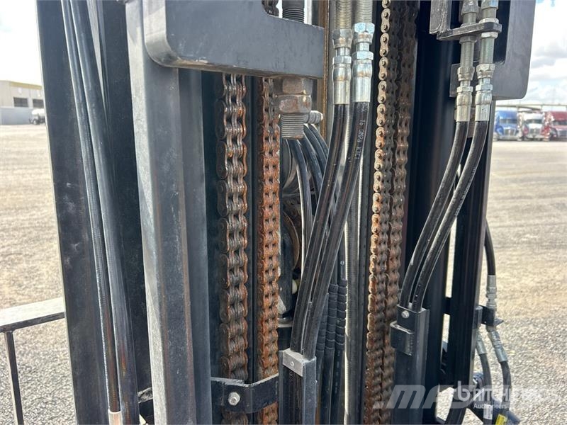 Doosan G25E-7 3850 lb Pneumatic Tire Forklift Autokrāvēji - citi