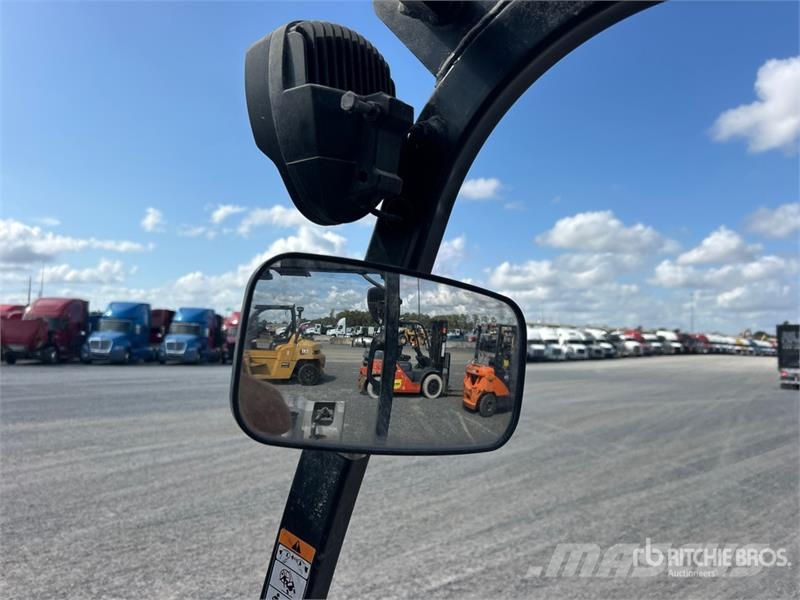 Doosan G25E-7 3850 lb Pneumatic Tire Forklift Autokrāvēji - citi