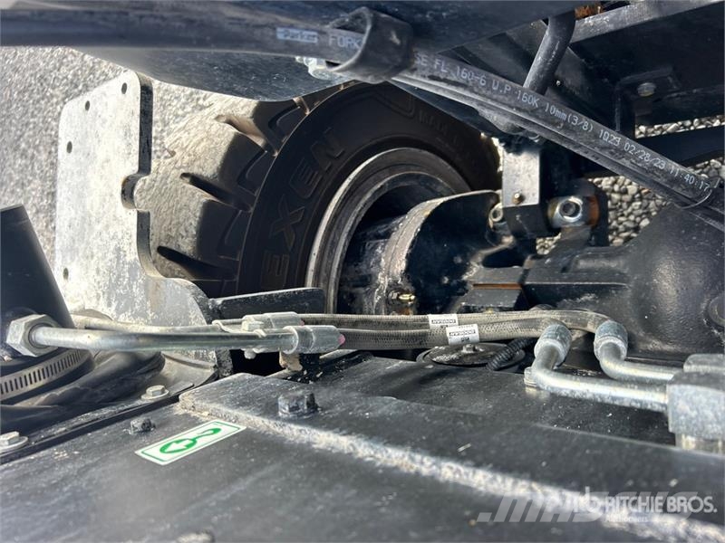 Doosan G25E-7 3850 lb Pneumatic Tire Forklift Autokrāvēji - citi