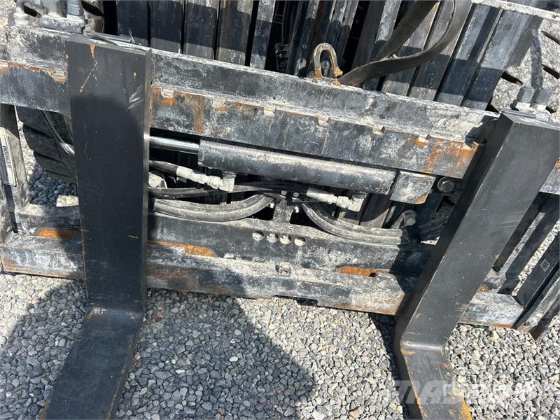 Doosan G25E-7 3850 lb Pneumatic Tire Forklift Autokrāvēji - citi