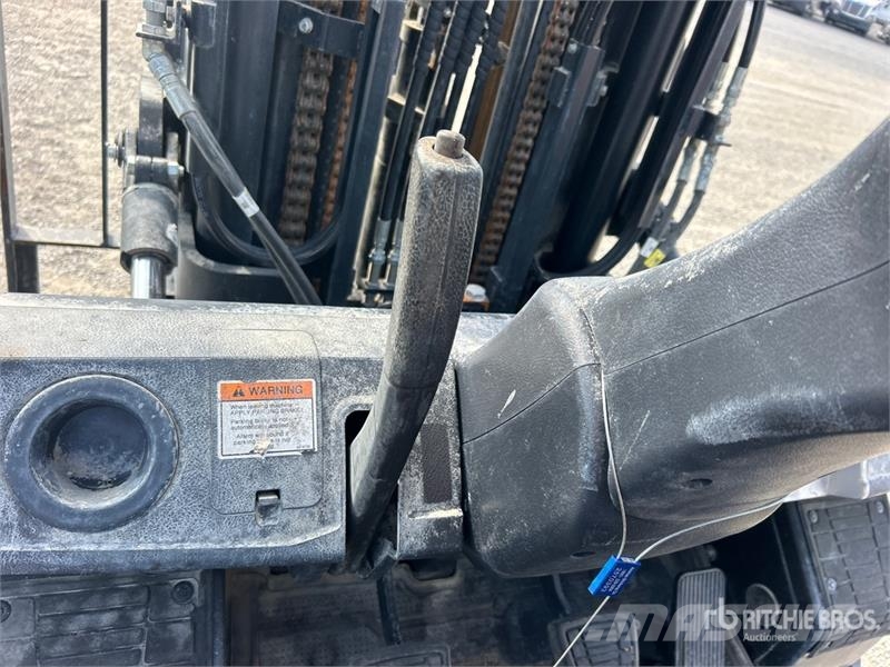 Doosan G25E-7 3850 lb Pneumatic Tire Forklift Autokrāvēji - citi