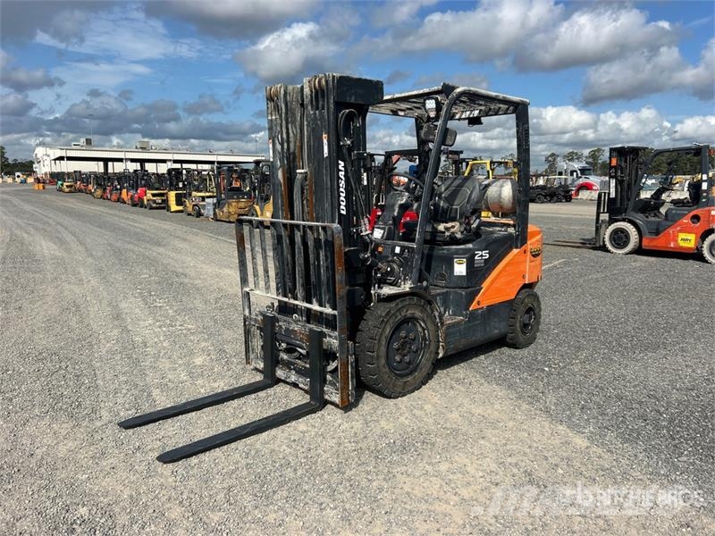 Doosan G25E-7 3850 lb Pneumatic Tire Forklift 그 외 지게차
