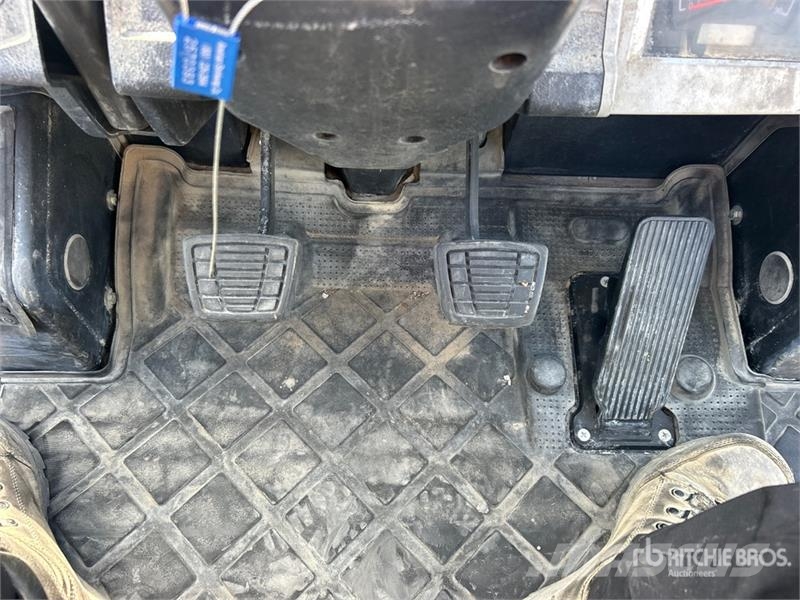 Doosan G25E-7 3850 lb Pneumatic Tire Forklift Autokrāvēji - citi